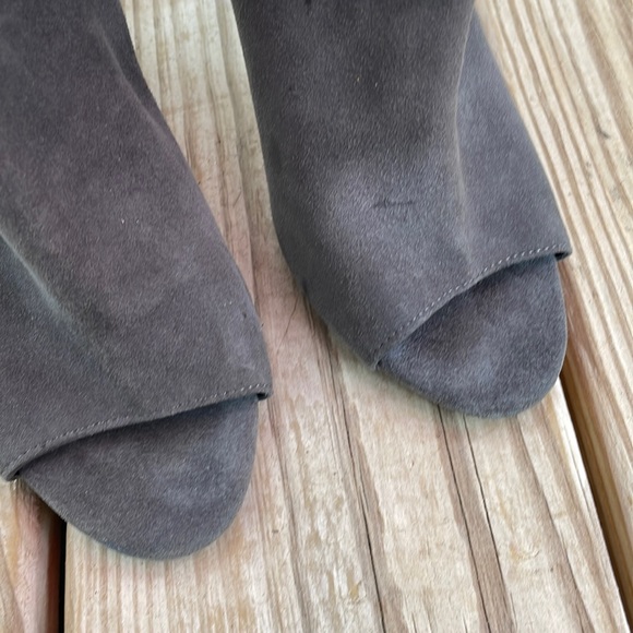 EUC- BCBGeneration Cassia Gray Peep Toe Suede Bootie Size 7M - Picture 15 of 16